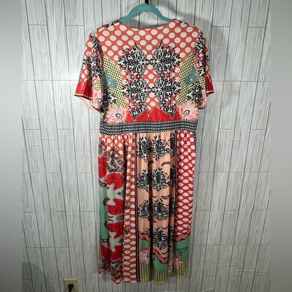 UNIQUE DESIGN DRESS- NWOT - Picture 2 of 5